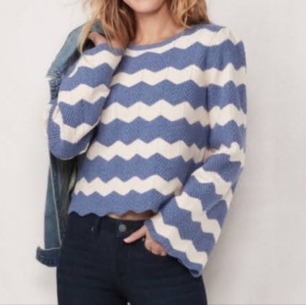 NWT LC Scalloped Hem Chevron Crewneck Long bell sleeve Sweater (Size Medium)